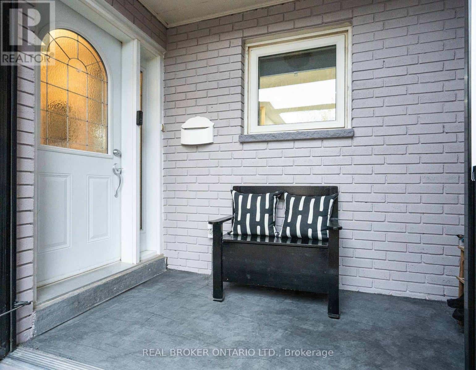 27 KINGSWOOD DRIVE — Brampton (Brampton North), Ontario - Photo 5 of 31