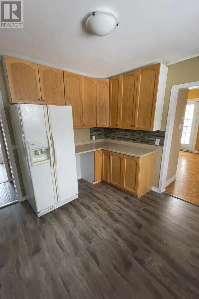 17 Greenwood Avenue — Grand Falls-Windsor, Newfoundland & Labrador - Photo 5 of 19