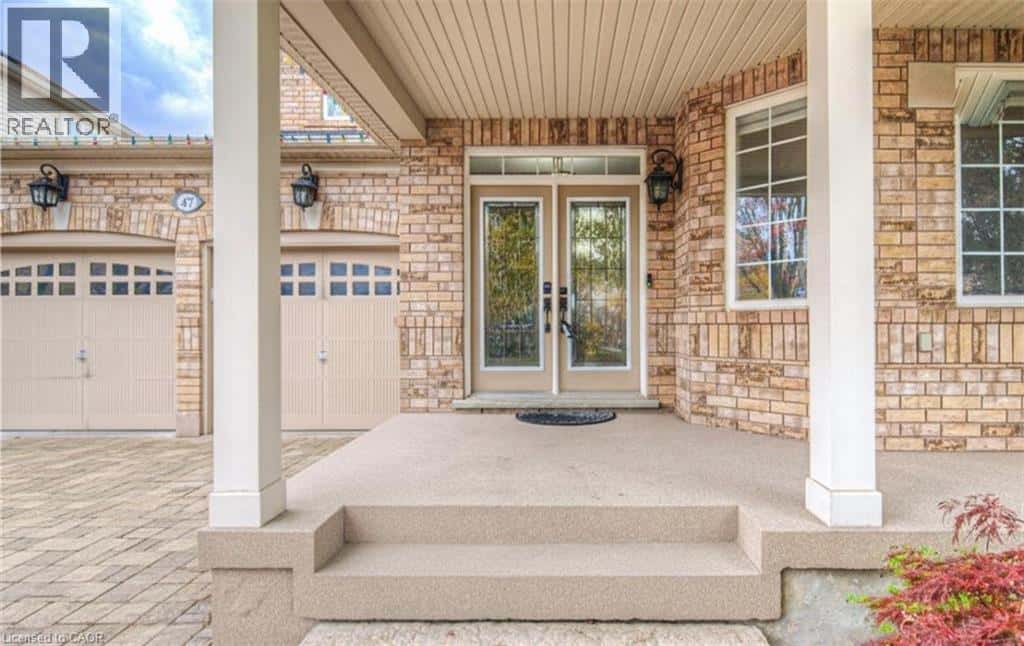 47 DELLGROVE Circle — Cambridge, Ontario - Photo 2 of 38