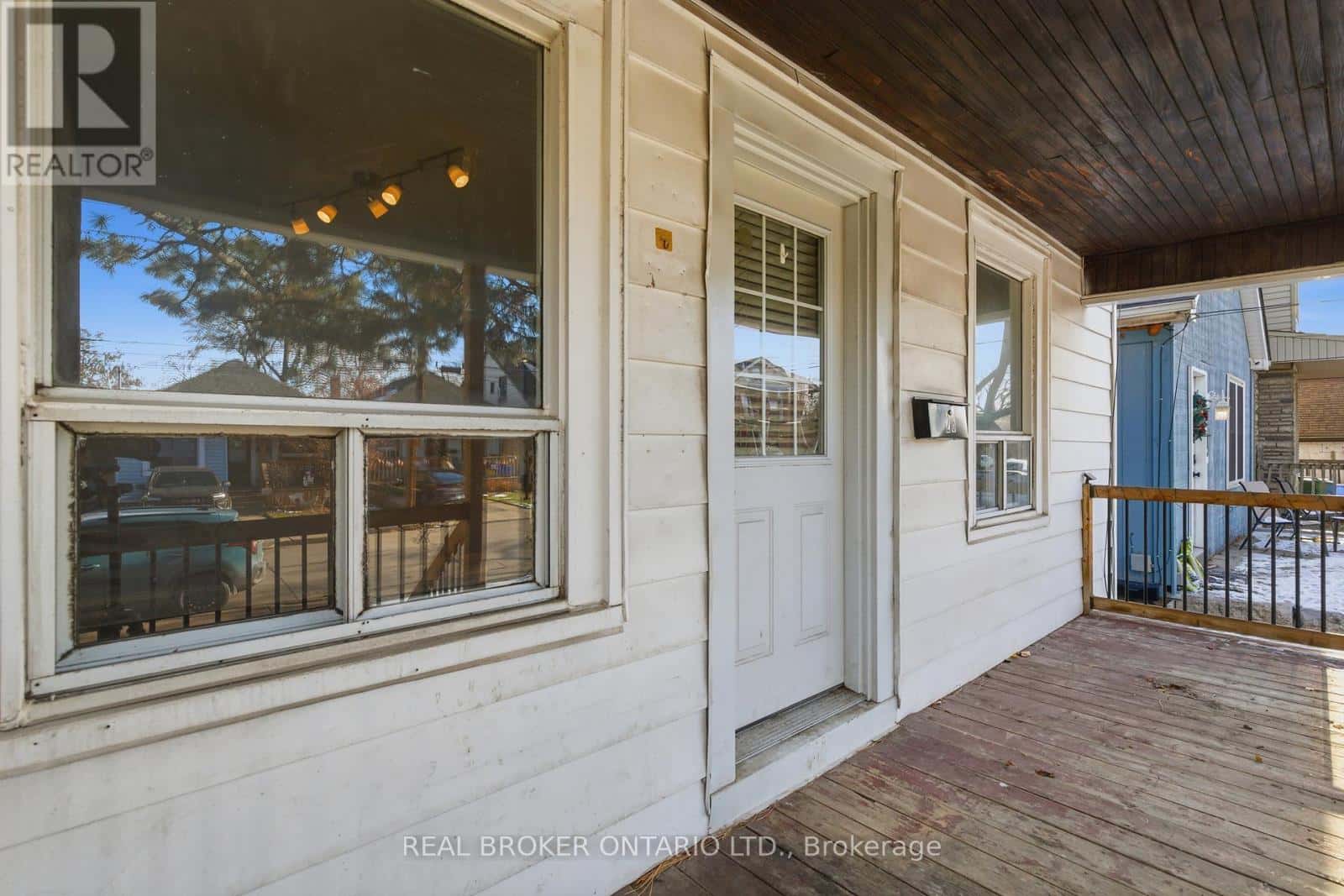 26 BAYFIELD AVENUE — Hamilton (Industrial Sector), Ontario - Photo 4 of 32