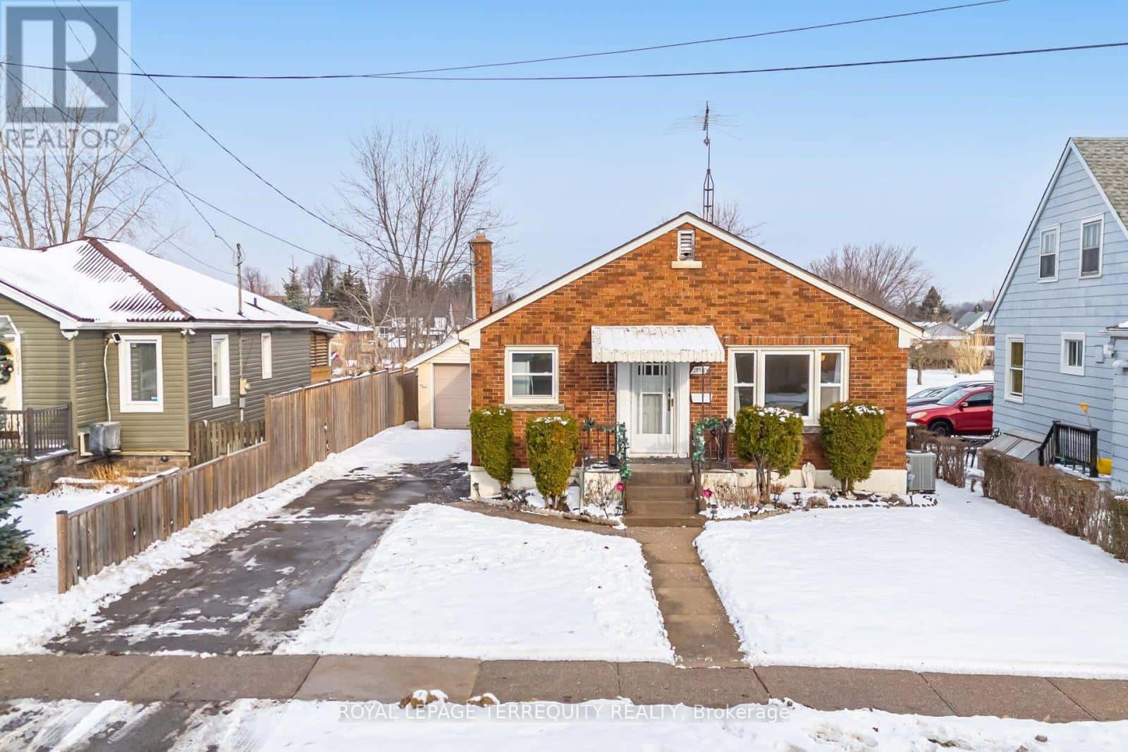 6001 NORTH STREET — Niagara Falls (Hospital), Ontario - Photo 2 of 32