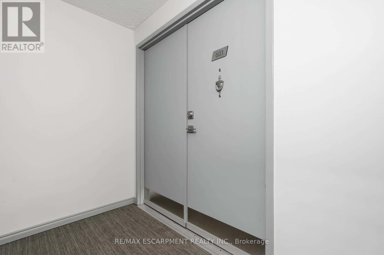 601 - 21 EAST AVENUE — Hamilton (Stinson), Ontario - Photo 4 of 32