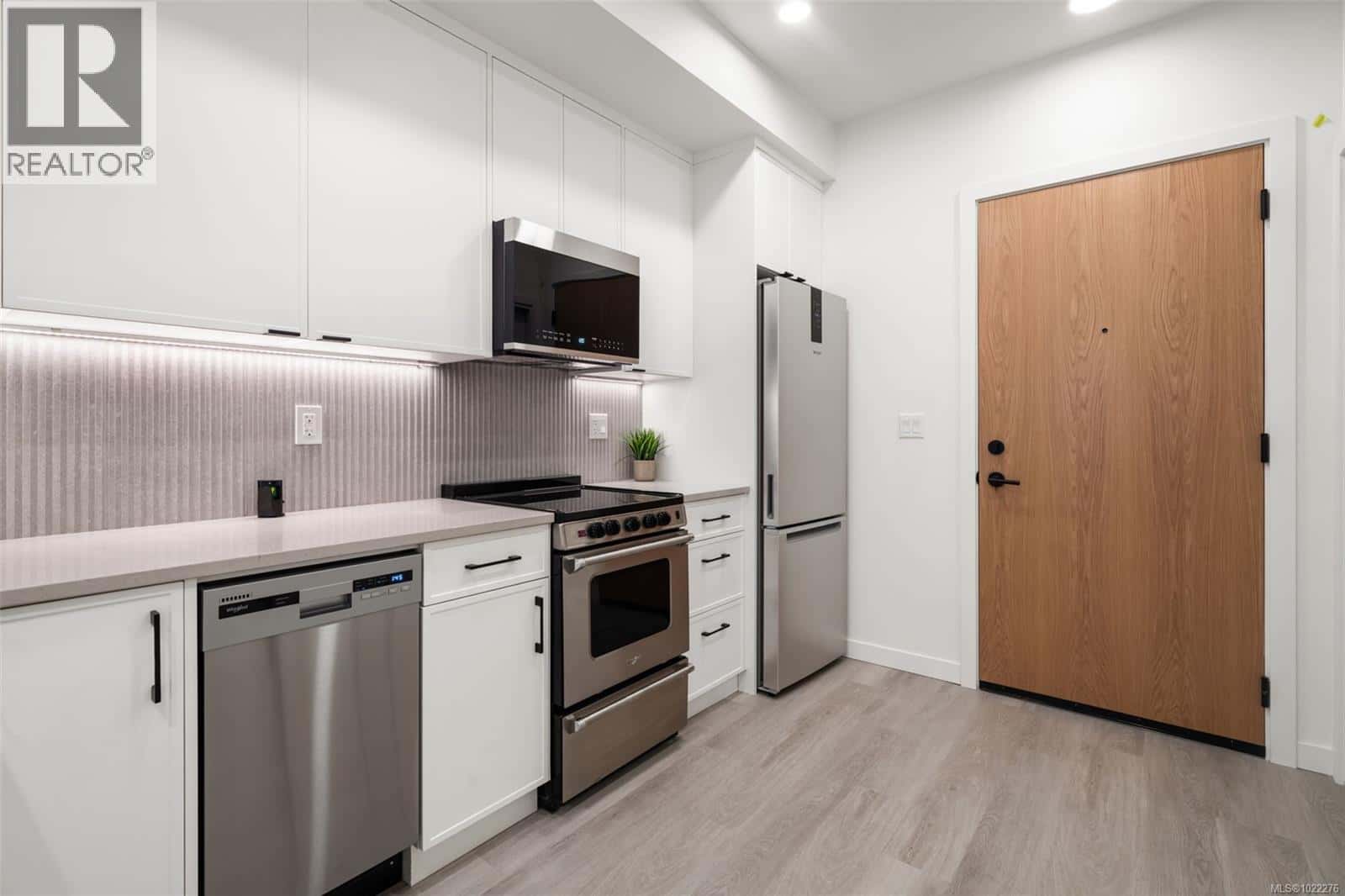 208 610 Lampson Rd — Esquimalt, British Columbia - Photo 3 of 32