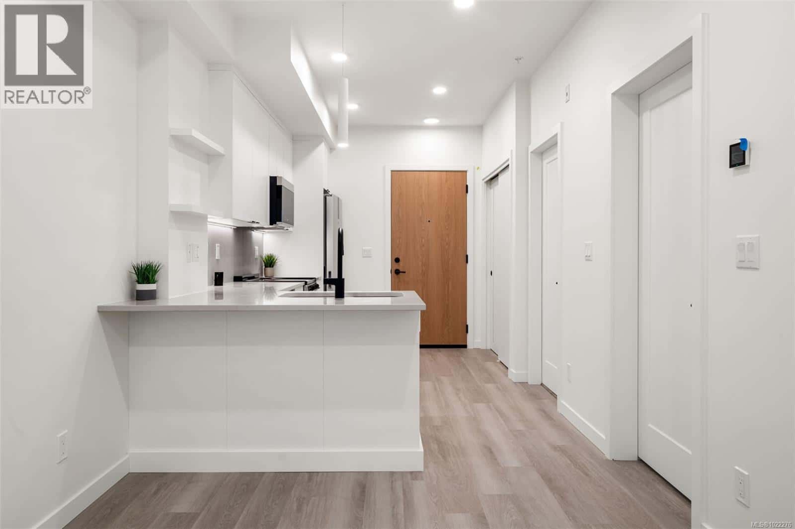 208 610 Lampson Rd — Esquimalt, British Columbia - Photo 5 of 32