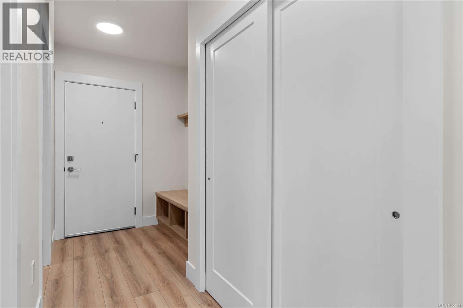 102 45 Haliburton St — Nanaimo, British Columbia - Photo 2 of 25