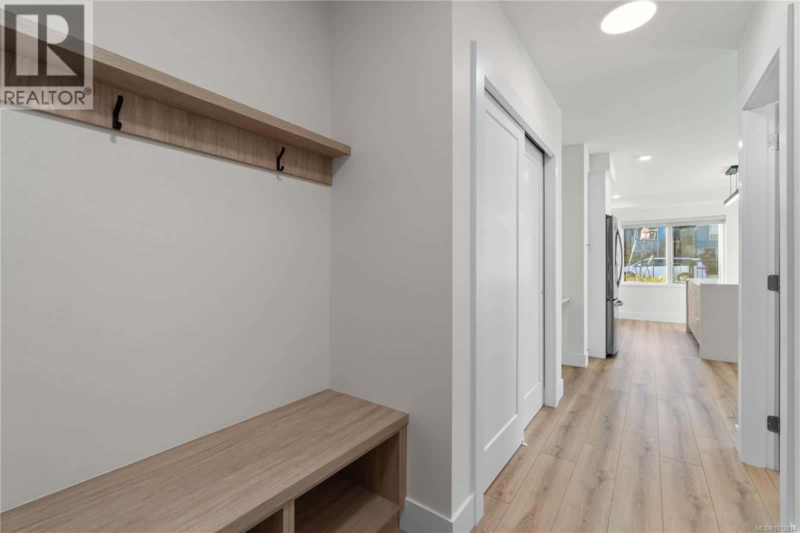 102 45 Haliburton St — Nanaimo, British Columbia - Photo 3 of 25