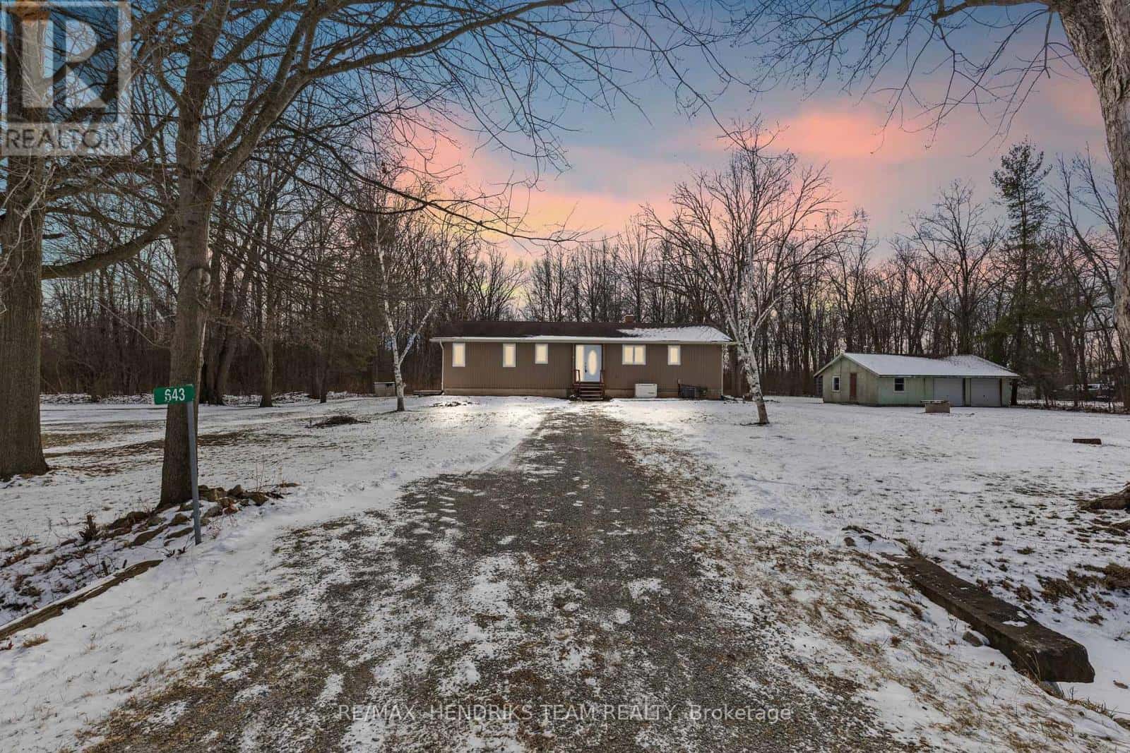 643 LINE 7 ROAD — Niagara-on-the-Lake (St. Davids), Ontario - Photo 2 of 50