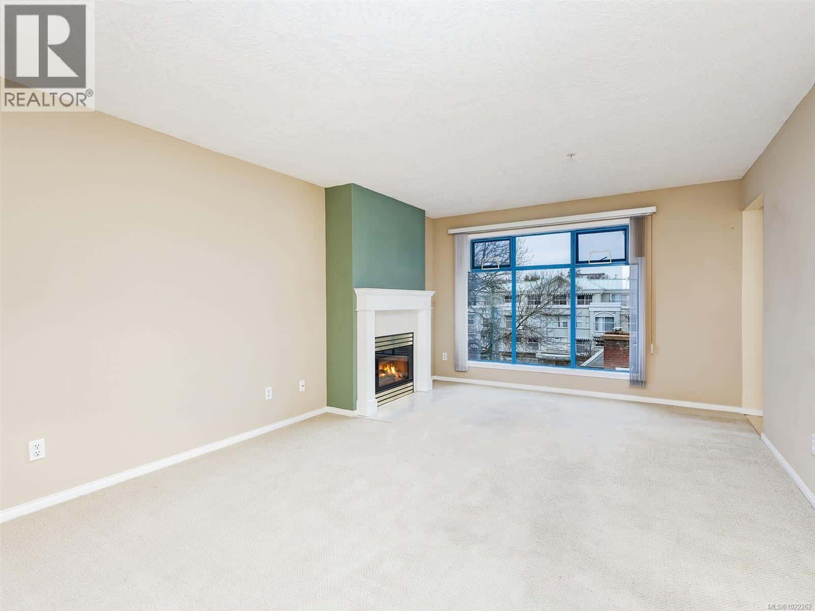 408 1063 Southgate St — Victoria, British Columbia - Photo 2 of 25