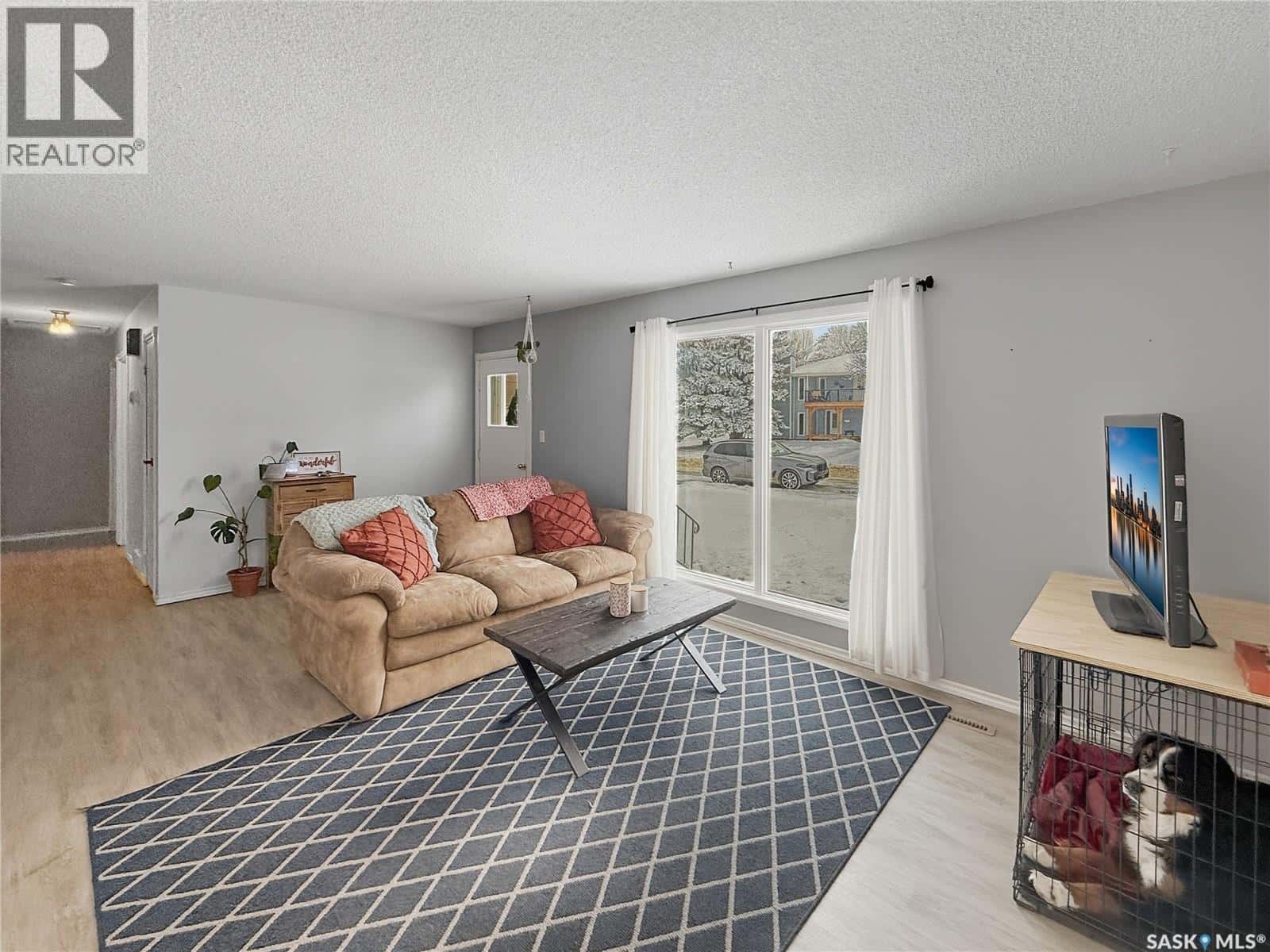 413 Hayes DRIVE — Swift Current, Saskatchewan - Photo 2 of 22