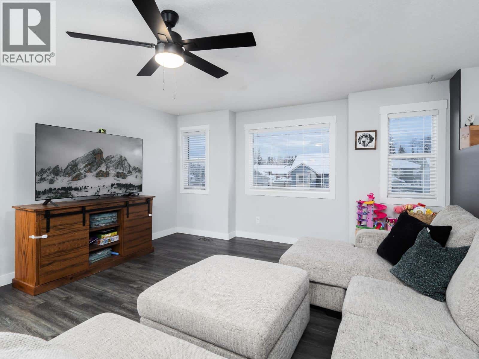 5228 WOODVALLEY DRIVE — Prince George, British Columbia - Photo 4 of 34