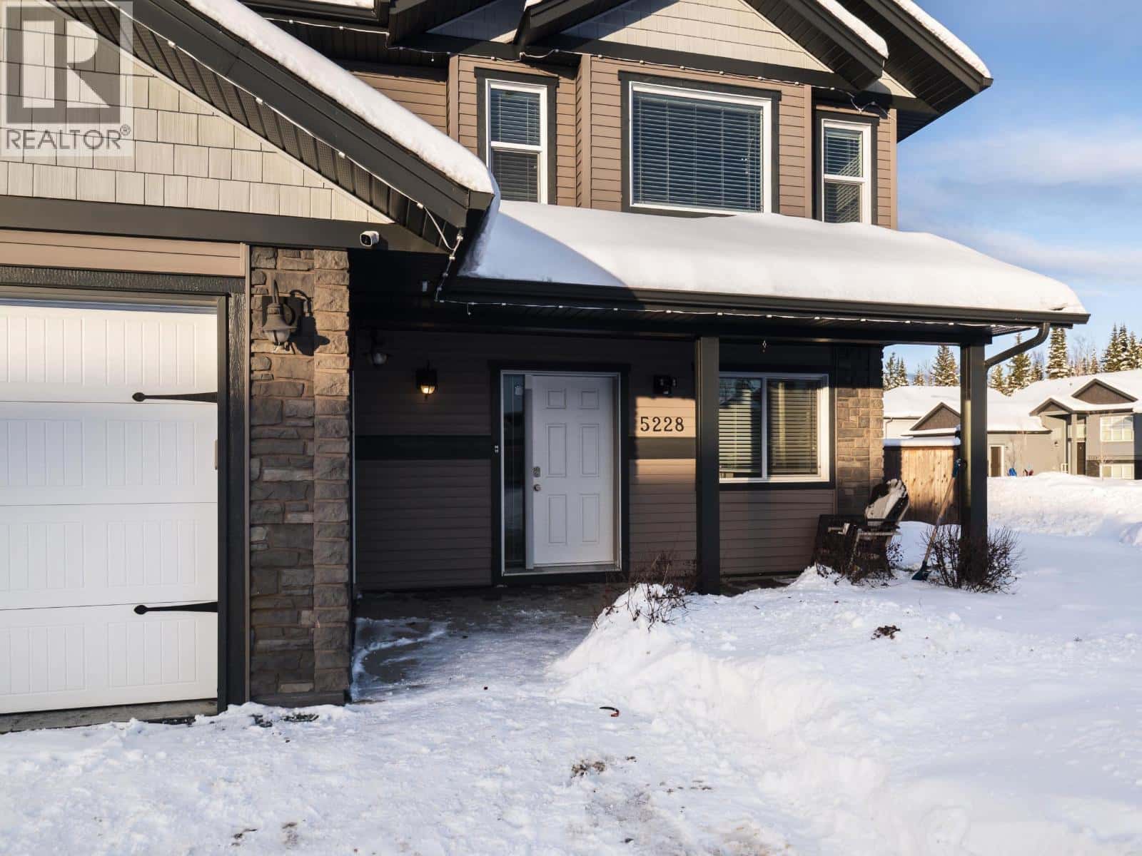 5228 WOODVALLEY DRIVE — Prince George, British Columbia - Photo 3 of 34