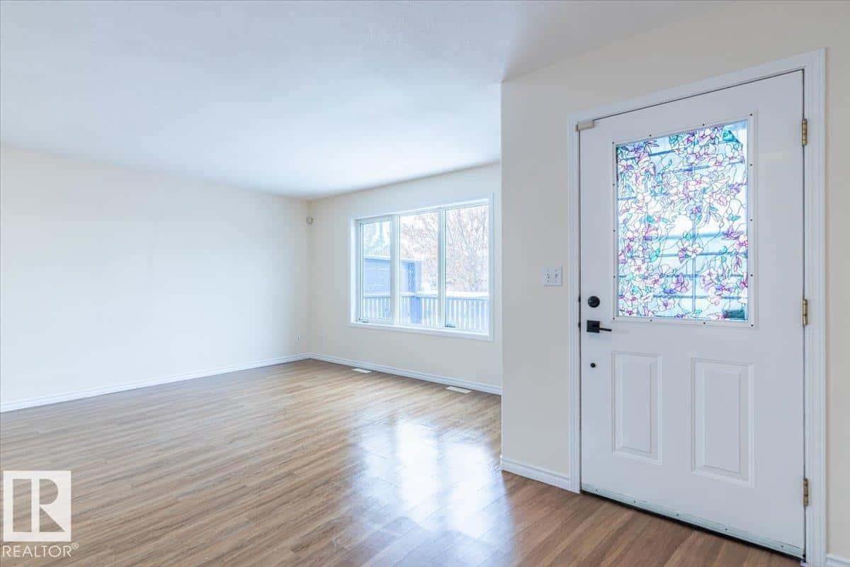 5421 52 ST — Thorsby, Alberta - Photo 3 of 26