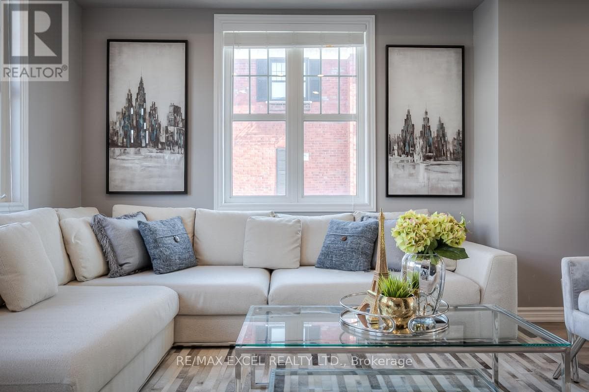 19 BOADWAY CRESCENT — Whitchurch-Stouffville (Stouffville), Ontario - Main photo