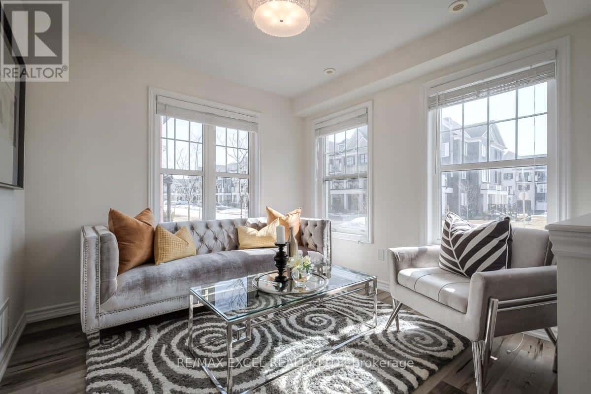 19 BOADWAY CRESCENT — Whitchurch-Stouffville (Stouffville), Ontario - Photo 2 of 43