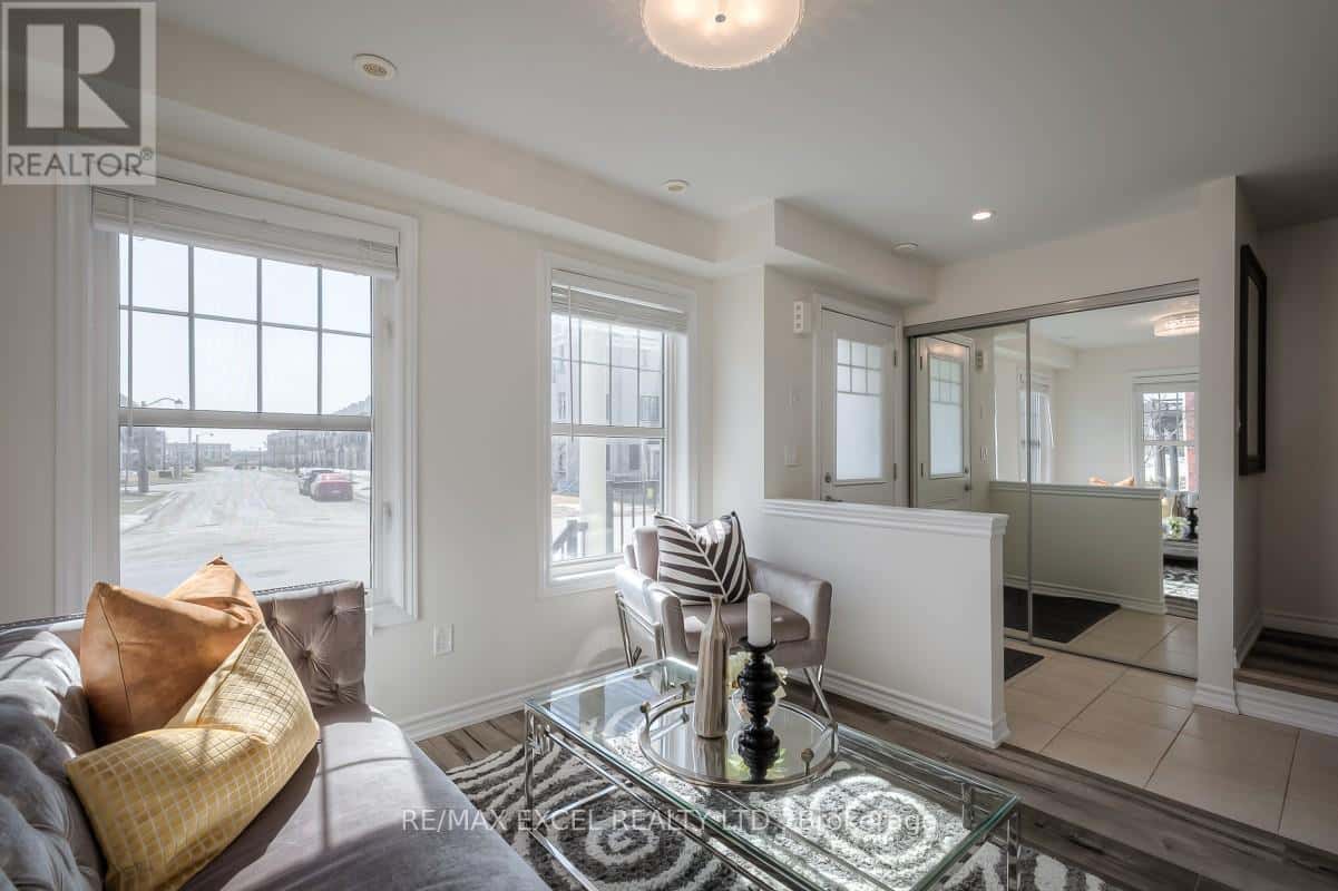 19 BOADWAY CRESCENT — Whitchurch-Stouffville (Stouffville), Ontario - Photo 3 of 43