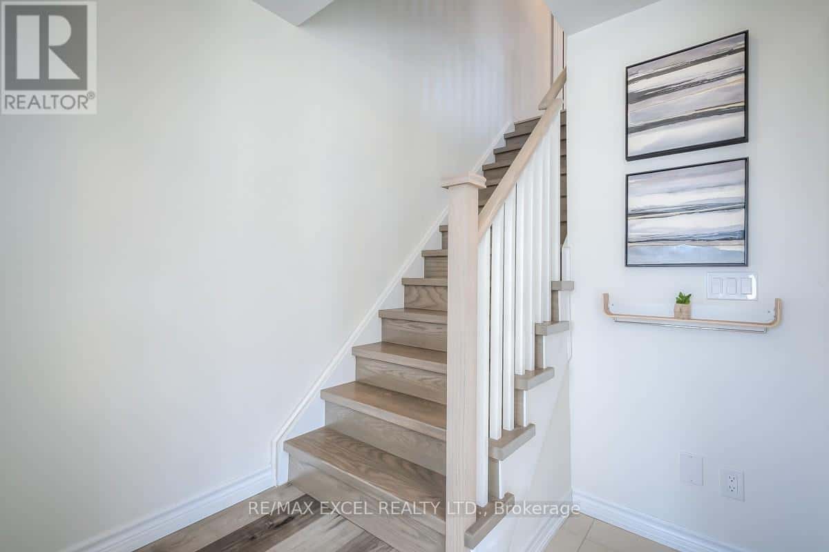 19 BOADWAY CRESCENT — Whitchurch-Stouffville (Stouffville), Ontario - Photo 4 of 43