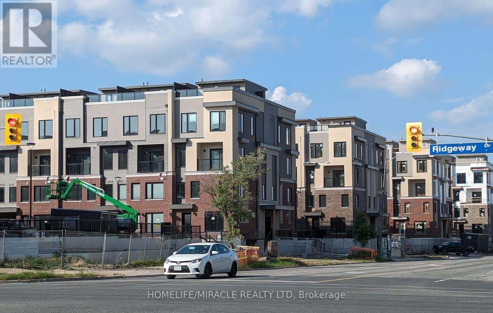 02 - 3415 RIDGEWAY DRIVE — Mississauga (Erin Mills), Ontario - Photo 2 of 12