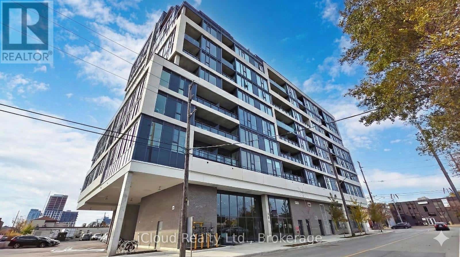 519 - 859 THE QUEENSWAY — Toronto (Stonegate-Queensway), Ontario - Photo 2 of 45