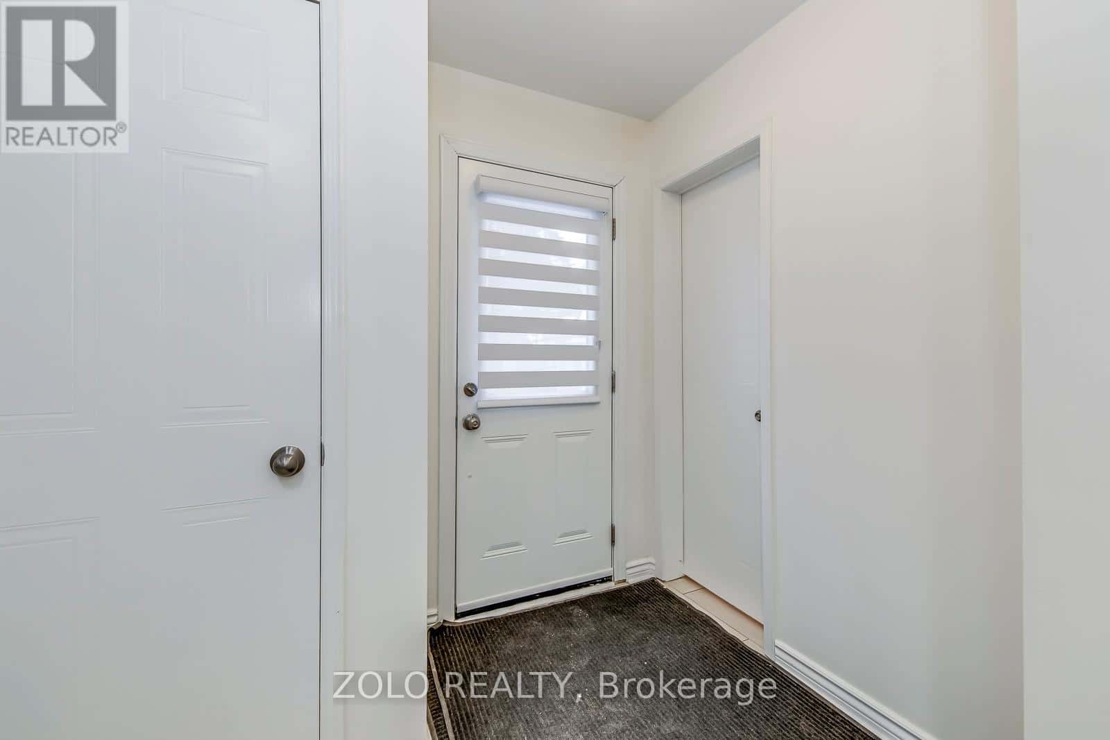 10 - 45 BRISTOL ROAD E — Mississauga (Hurontario), Ontario - Photo 3 of 25