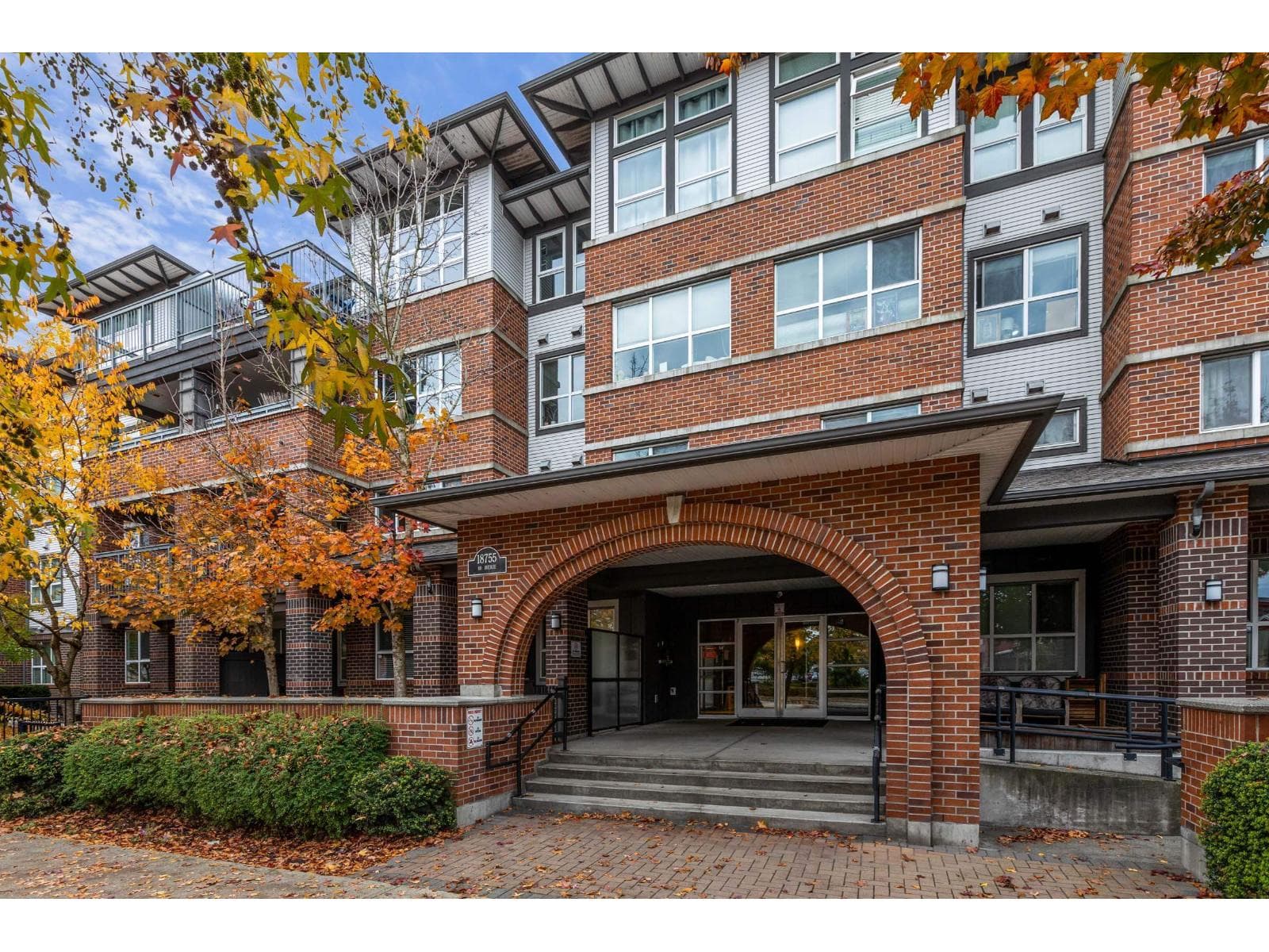 401 18755 68 AVENUE — Surrey, British Columbia - Main photo