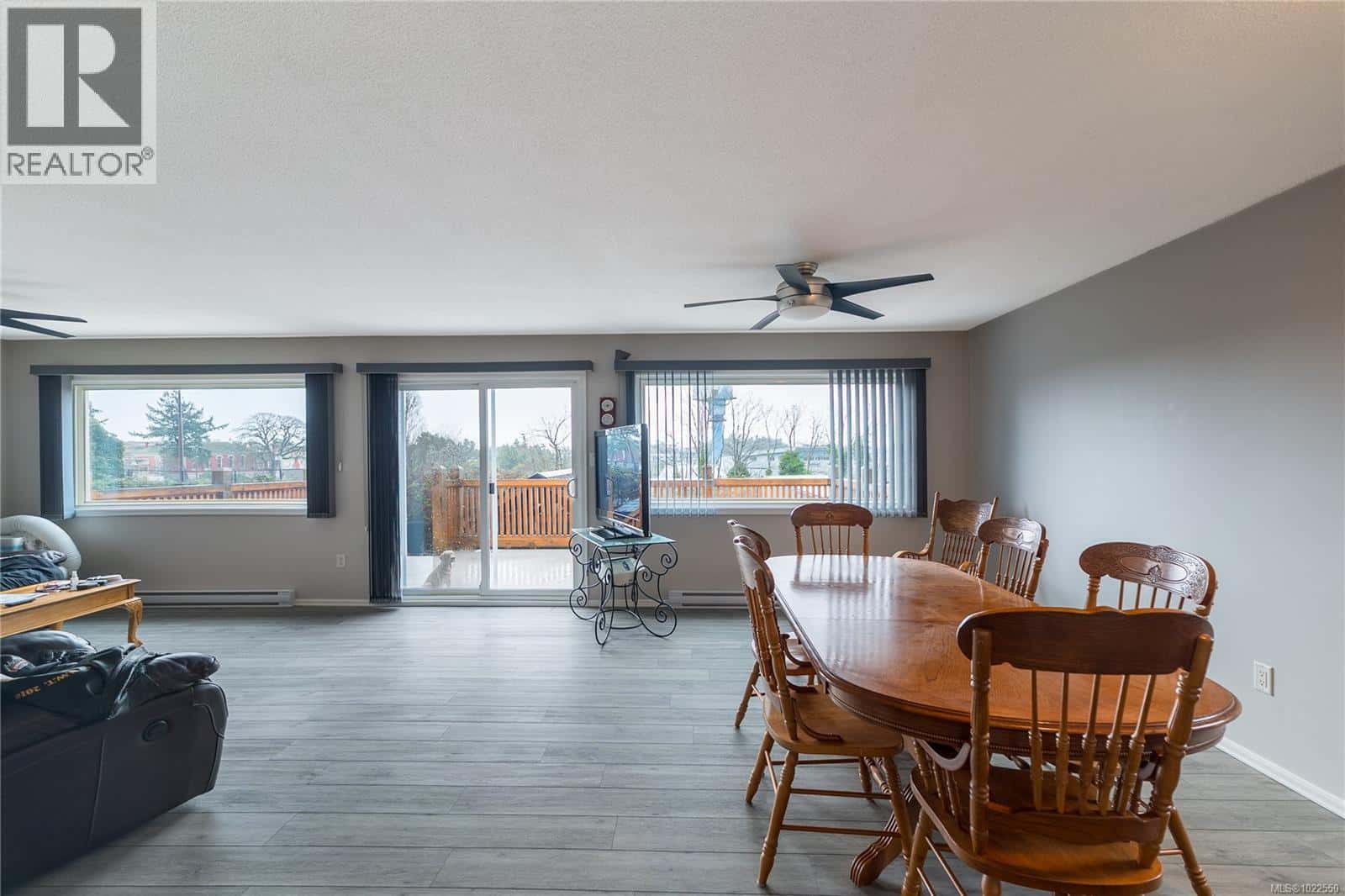 847 Admirals Rd — Esquimalt, British Columbia - Photo 2 of 47