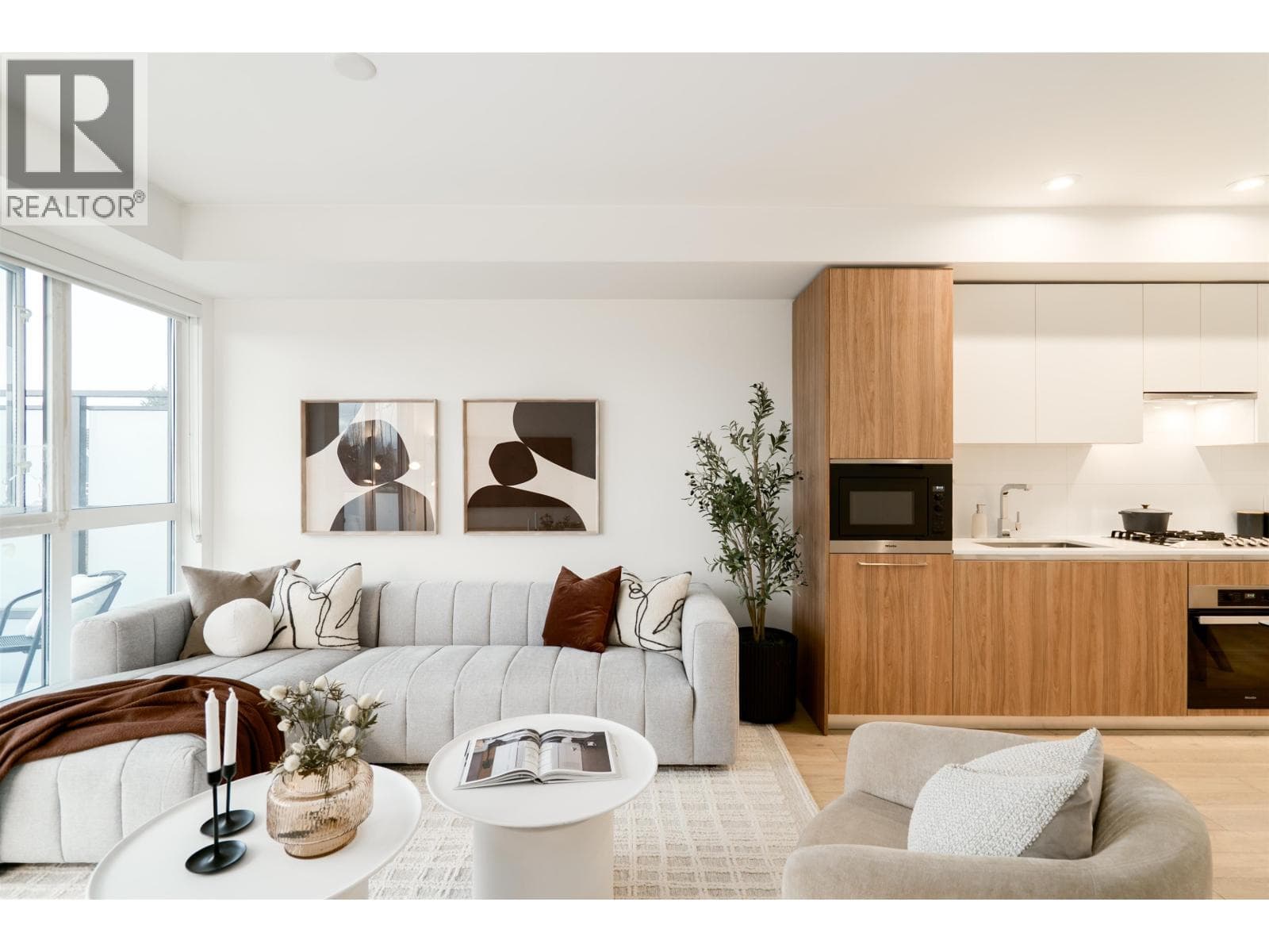 310 209 E 20TH AVENUE — Vancouver, British Columbia - Main photo