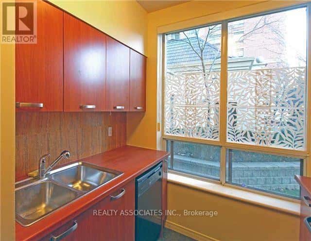 Toronto (Willowdale East) — Toronto (Willowdale East) - Photo 2 of 20