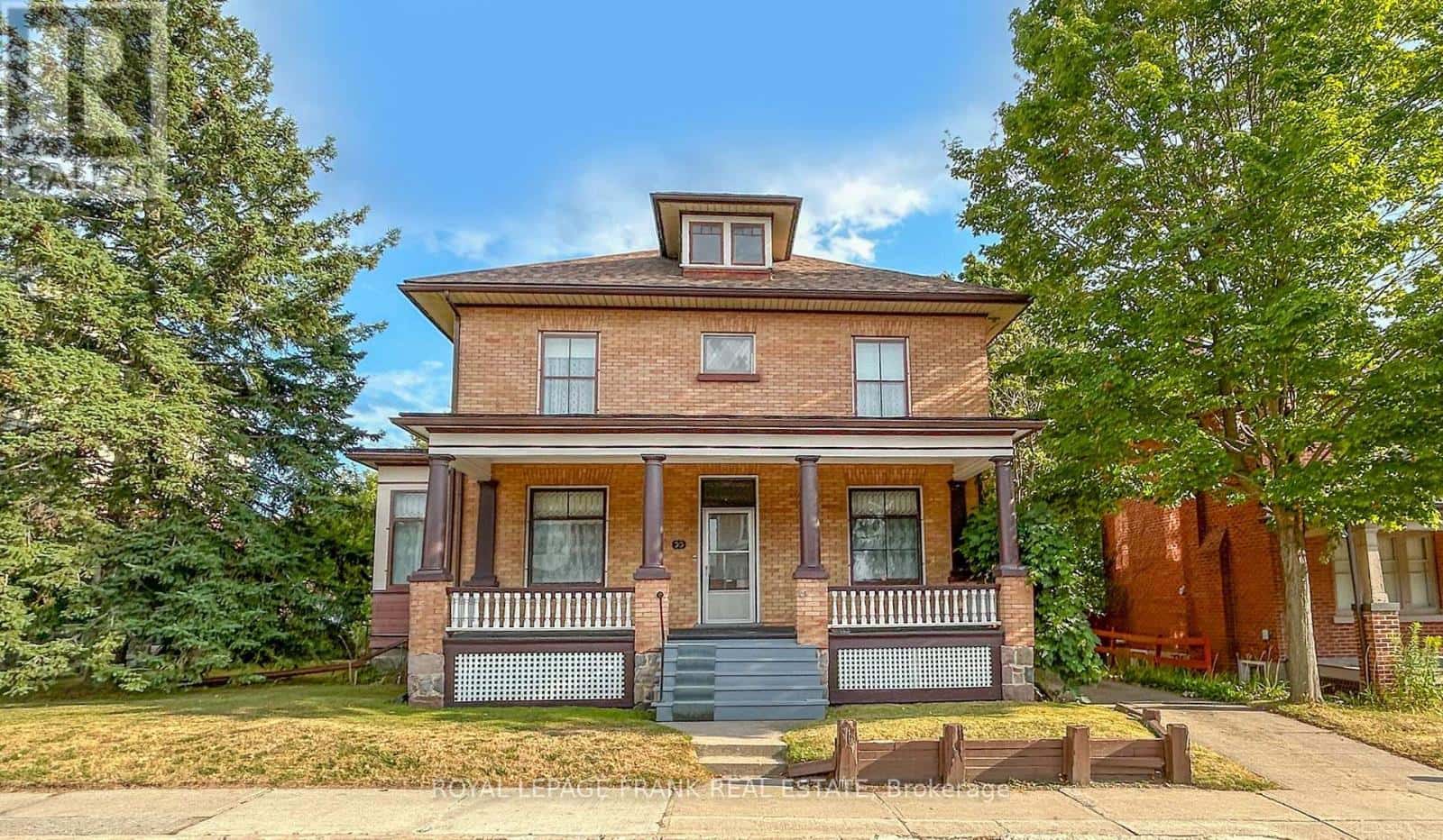 33 FAIRBANKS STREET — Oshawa (Central), Ontario - Photo 2 of 34