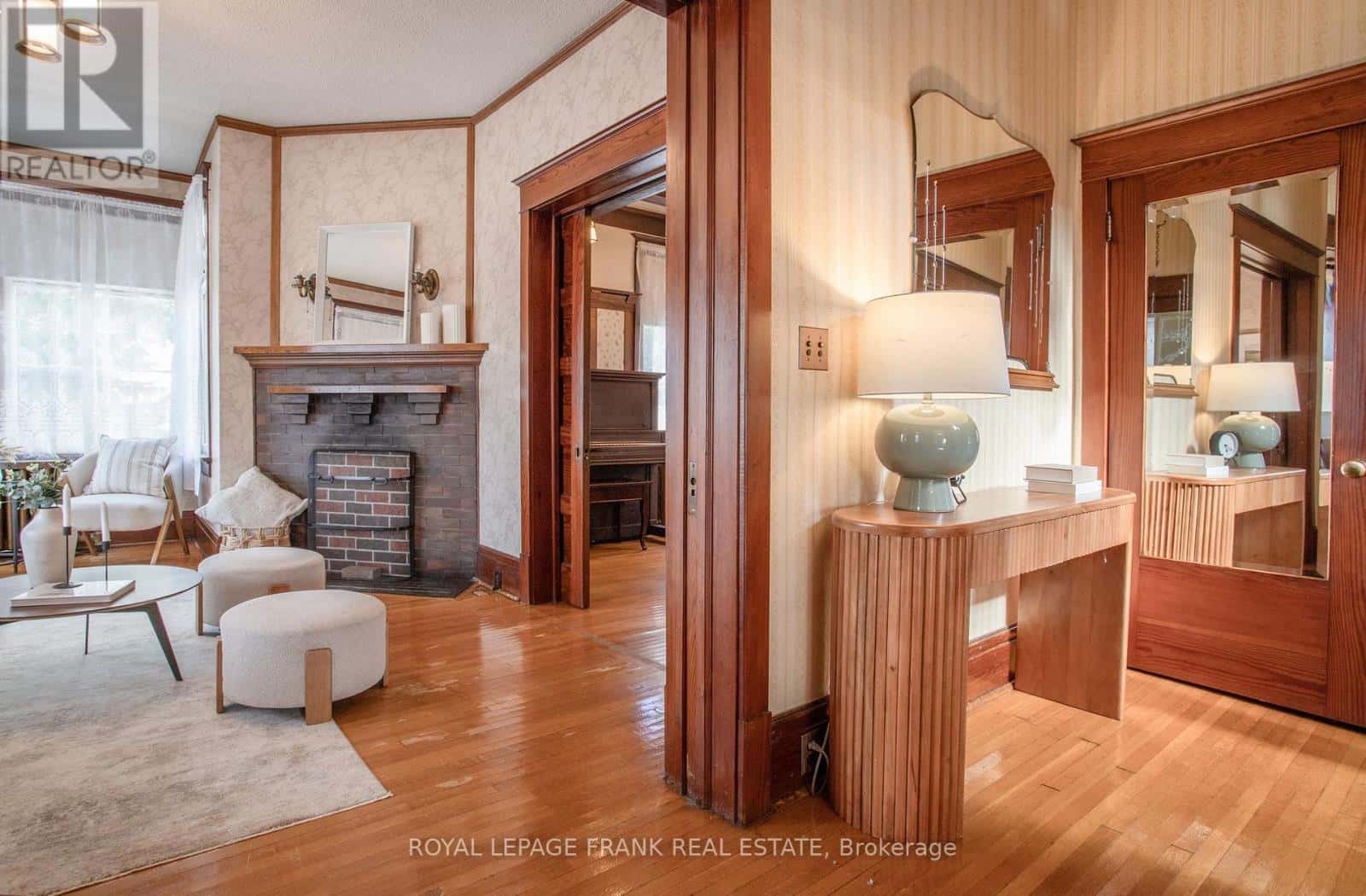 33 FAIRBANKS STREET — Oshawa (Central), Ontario - Photo 5 of 34