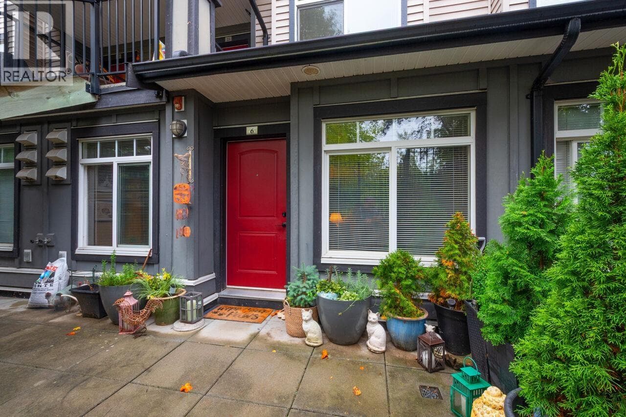 6 7428 E 14TH AVENUE — Burnaby, British Columbia - Main photo