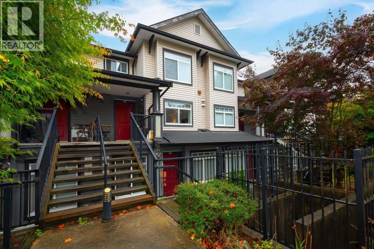 6 7428 E 14TH AVENUE — Burnaby, British Columbia - Photo 4 of 12