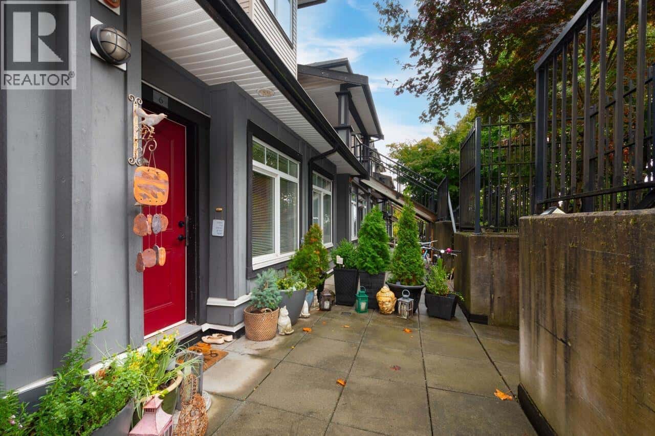 6 7428 E 14TH AVENUE — Burnaby, British Columbia - Photo 2 of 12