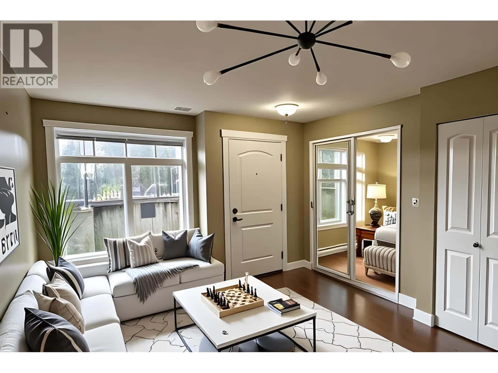 6 7428 E 14TH AVENUE — Burnaby, British Columbia - Photo 5 of 12