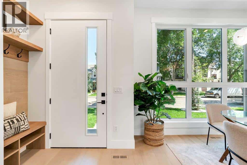 1130A Regent Crescent NE — Calgary, Alberta - Photo 5 of 50