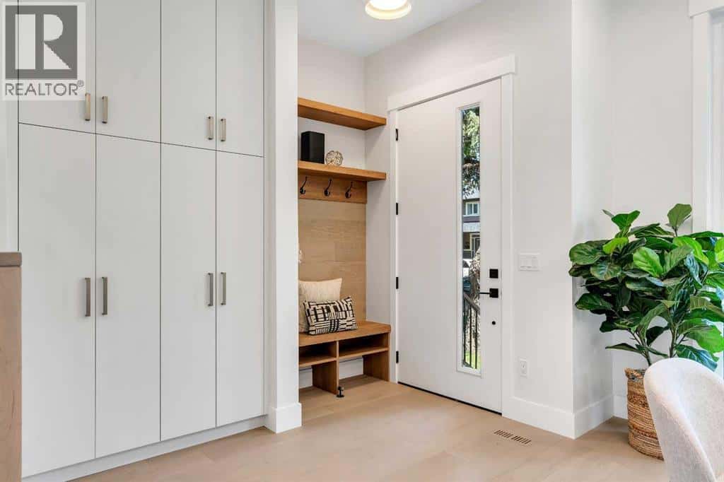 1130A Regent Crescent NE — Calgary, Alberta - Photo 3 of 50