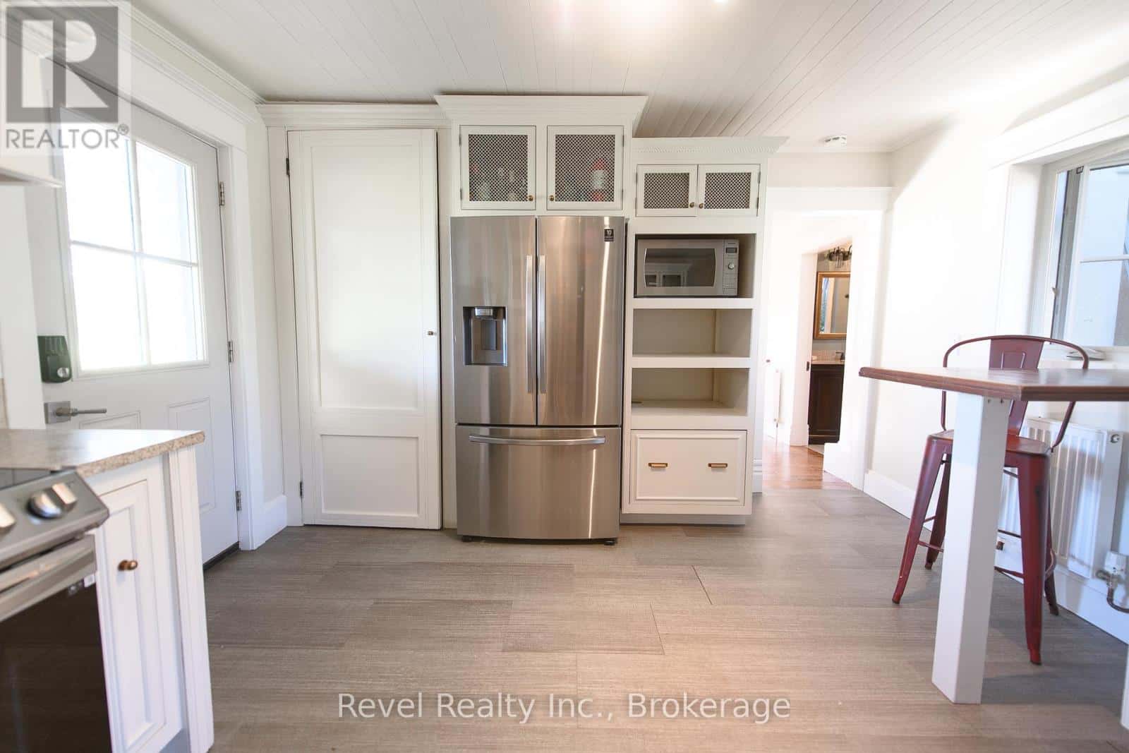 6905 REGENT STREET — Clearview, Ontario - Photo 4 of 26