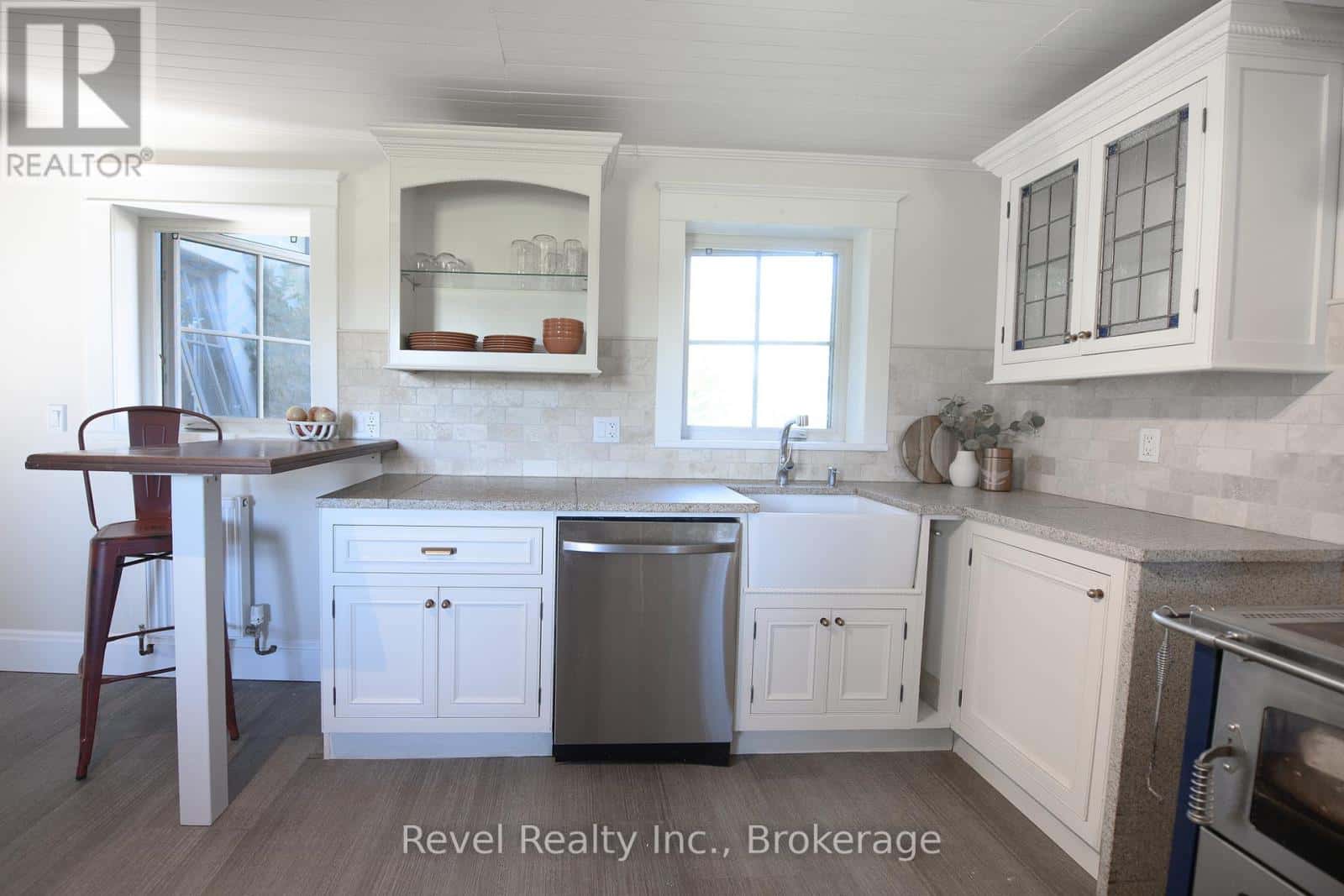 6905 REGENT STREET — Clearview, Ontario - Photo 5 of 26