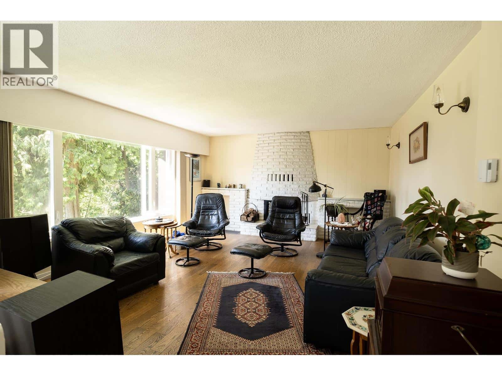 1238 GOWER POINT ROAD — Gibsons, British Columbia - Photo 5 of 38