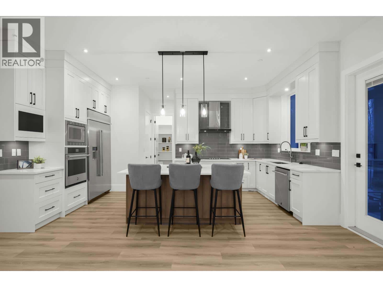 11018 243B STREET — Maple Ridge, British Columbia - Photo 2 of 39