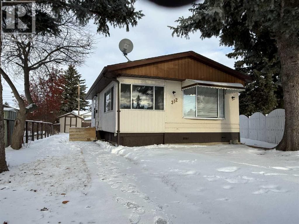 312 3 Street N — Vulcan, Alberta - Main photo