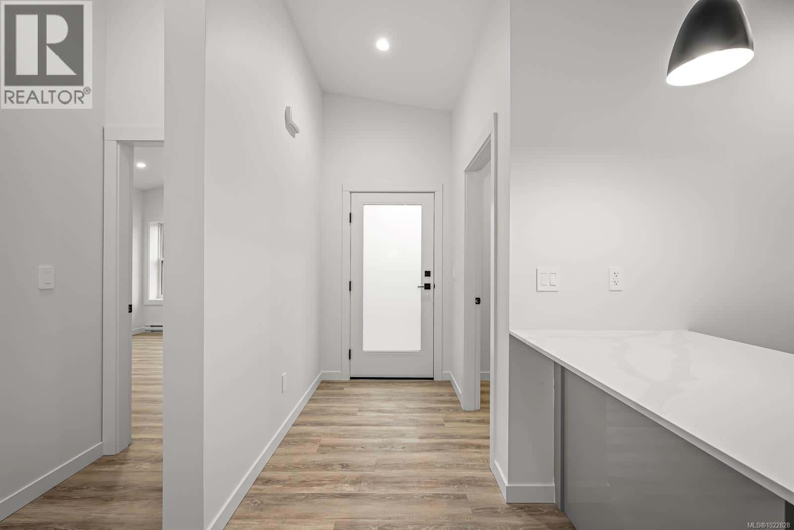 41 3025 Royston Rd — Cumberland, British Columbia - Photo 3 of 27