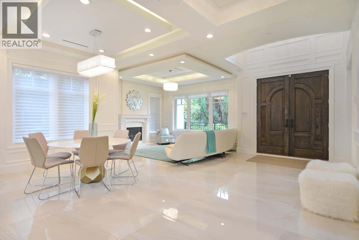 2930 W 29TH AVENUE — Vancouver, British Columbia - Photo 2 of 36