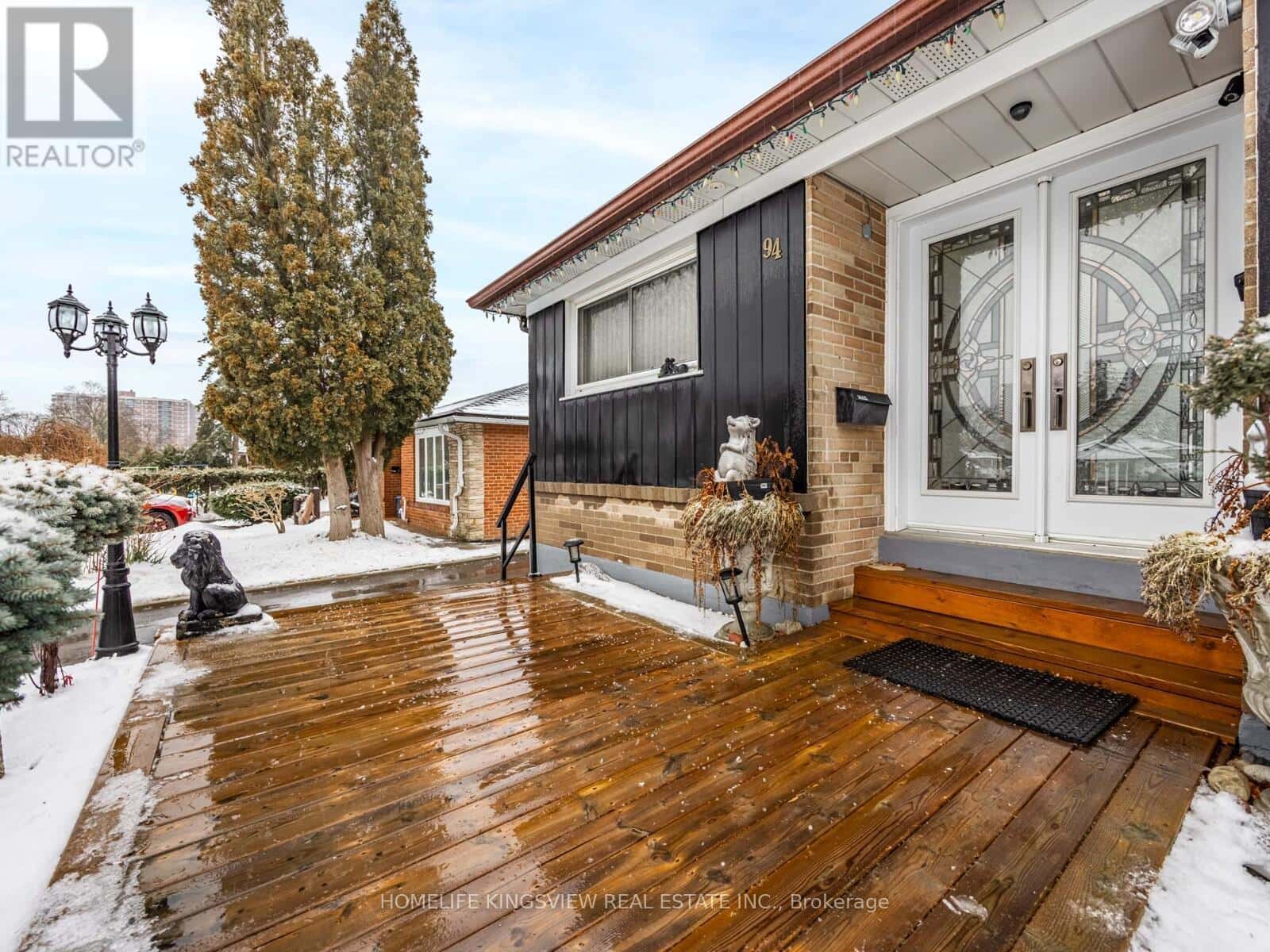 94 SILVERSTONE DRIVE — Toronto (Mount Olive-Silverstone-Jamestown), Ontario - Photo 4 of 38