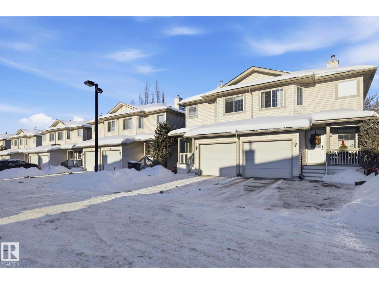 #17 16933 115 ST NW — Edmonton, Alberta - Photo 2 of 32