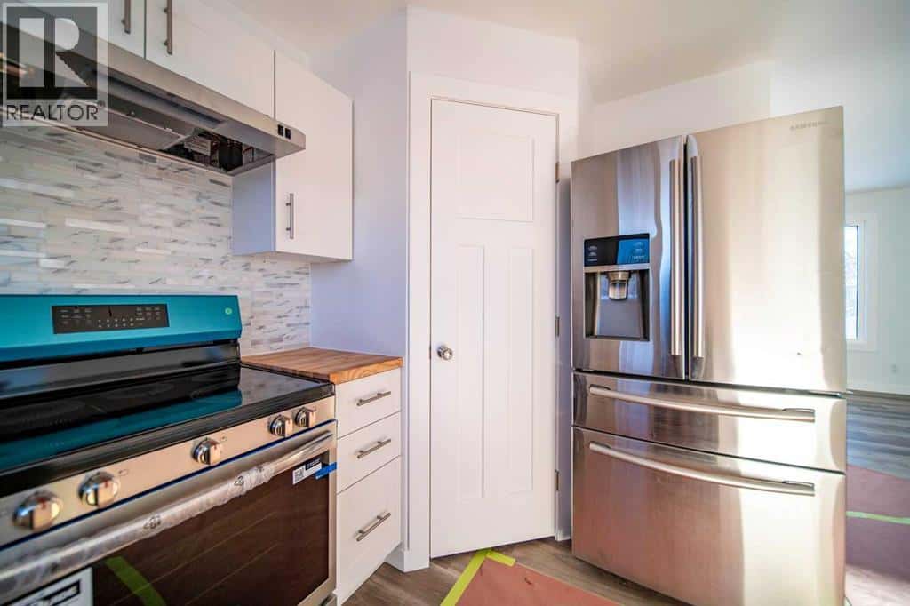 226 5 Avenue — Wainwright, Alberta - Photo 3 of 26