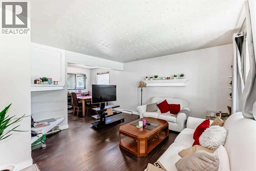 2208 47 Street SE — Calgary, Alberta - Photo 5 of 47