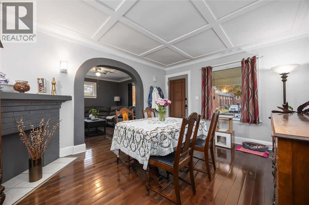 356 TALFOURD STREET — Sarnia, Ontario - Photo 3 of 23