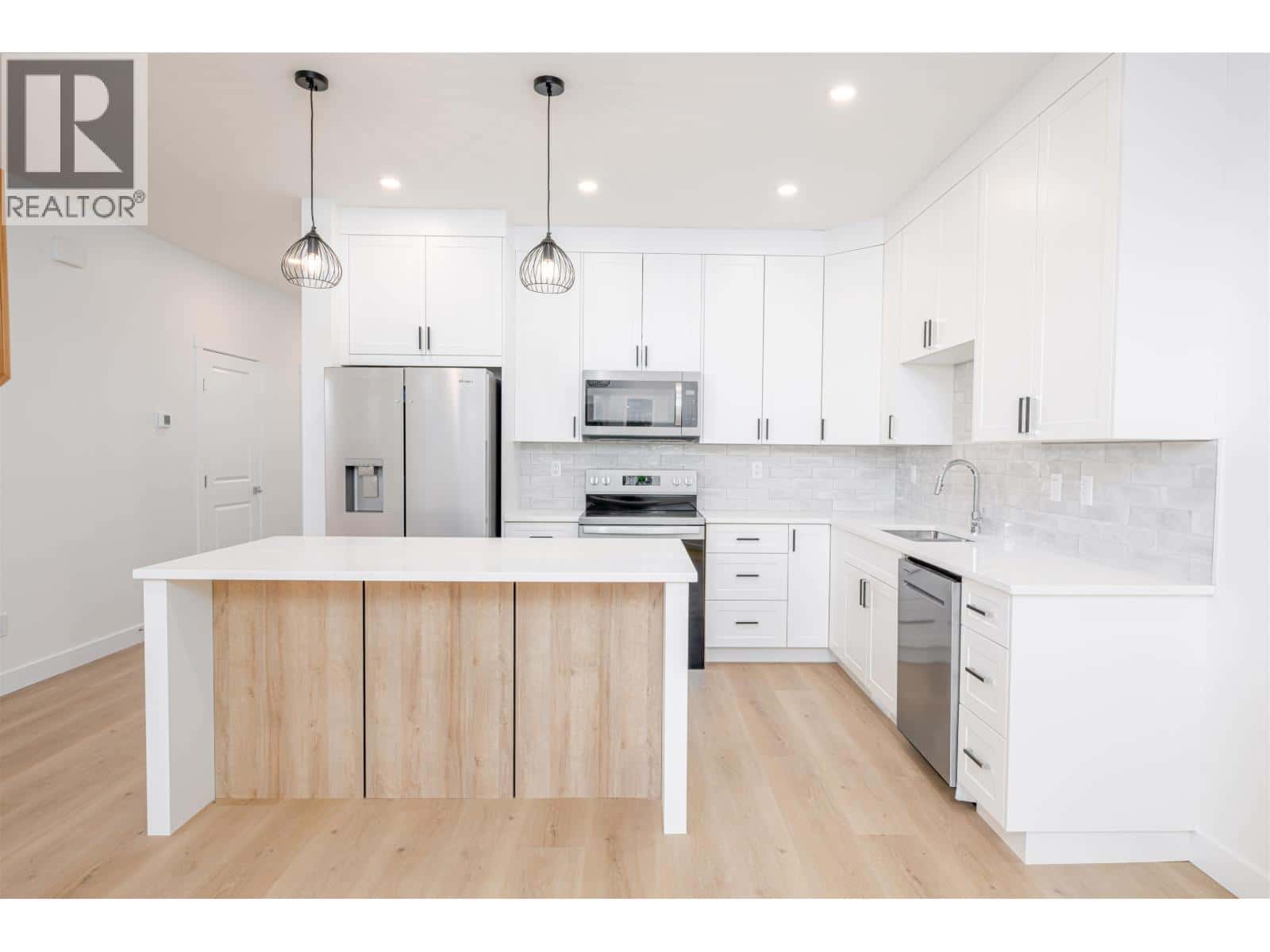 101 7785 SOUTHRIDGE AVENUE — Prince George, British Columbia - Photo 4 of 32