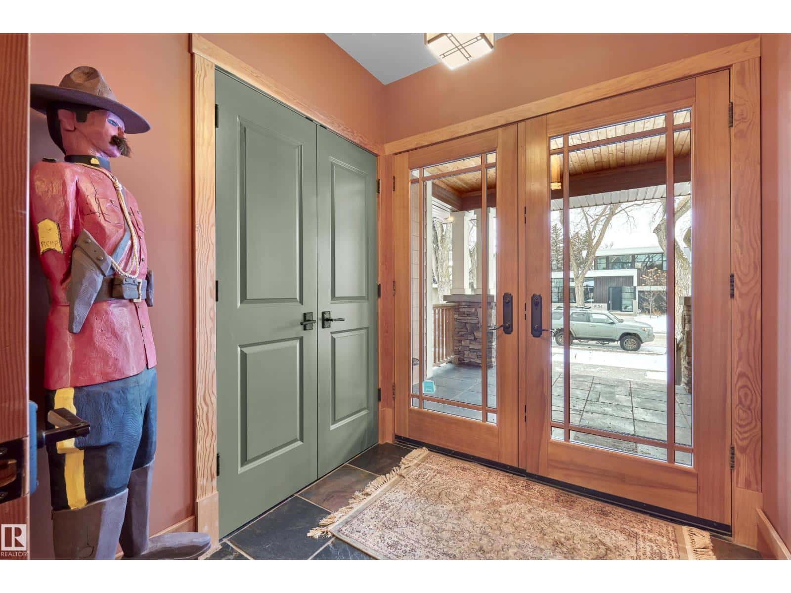 9135 117 ST NW — Edmonton, Alberta - Photo 3 of 59