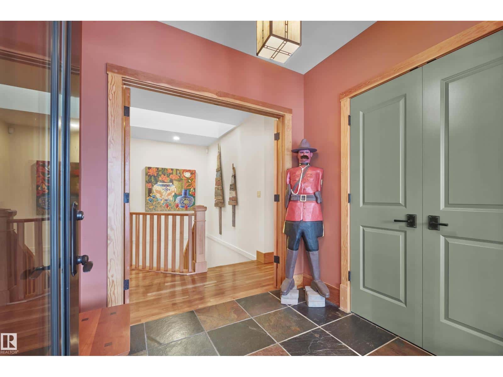 9135 117 ST NW — Edmonton, Alberta - Photo 4 of 59